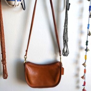 Vintage coach crossbody purse in cognac